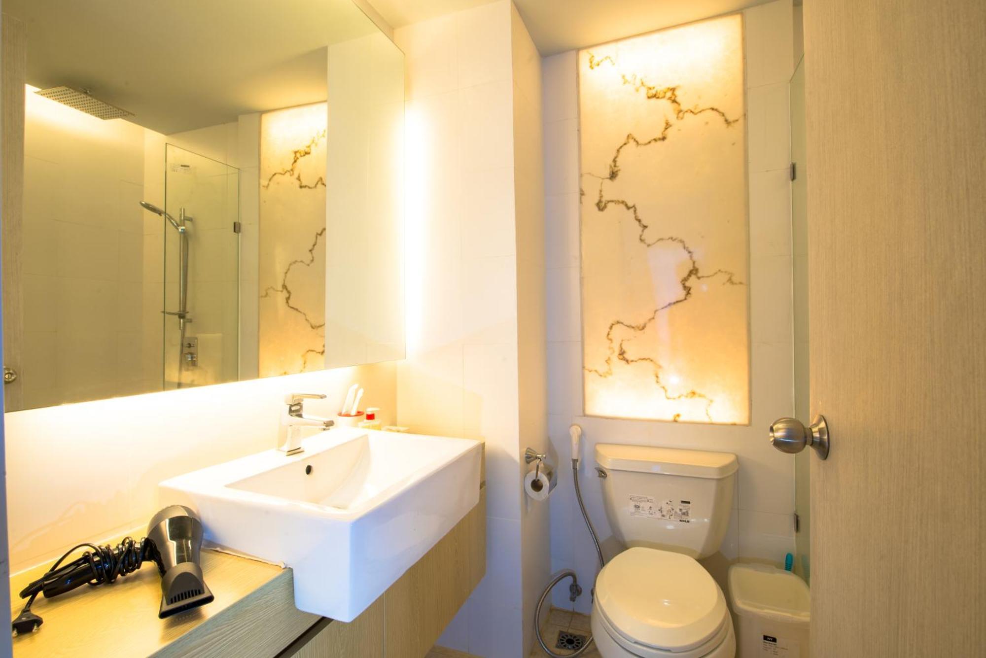 Atlantis Condo Resort Pattaya Джомтиен Бийч Екстериор снимка